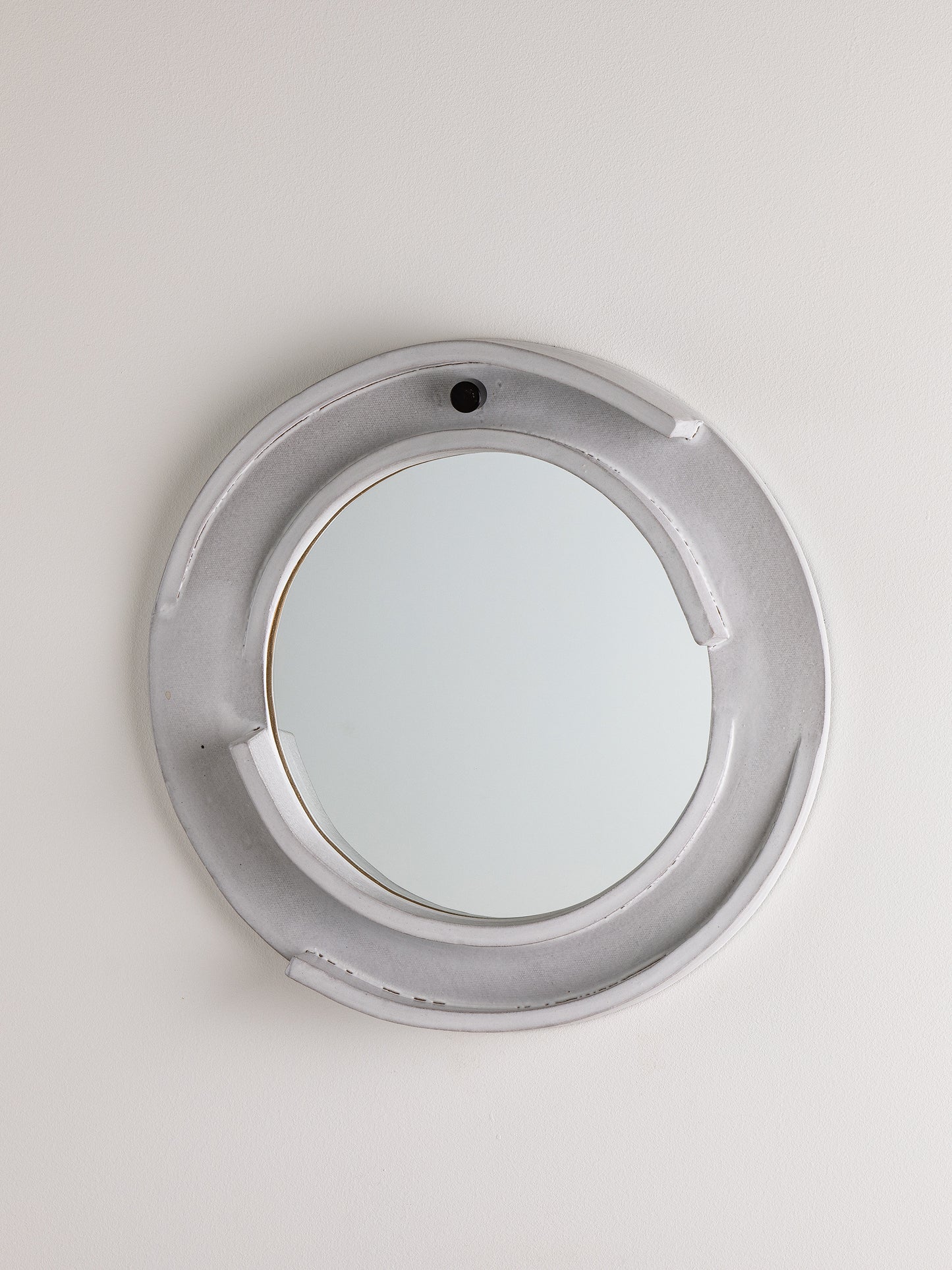Torin Mirror, Round