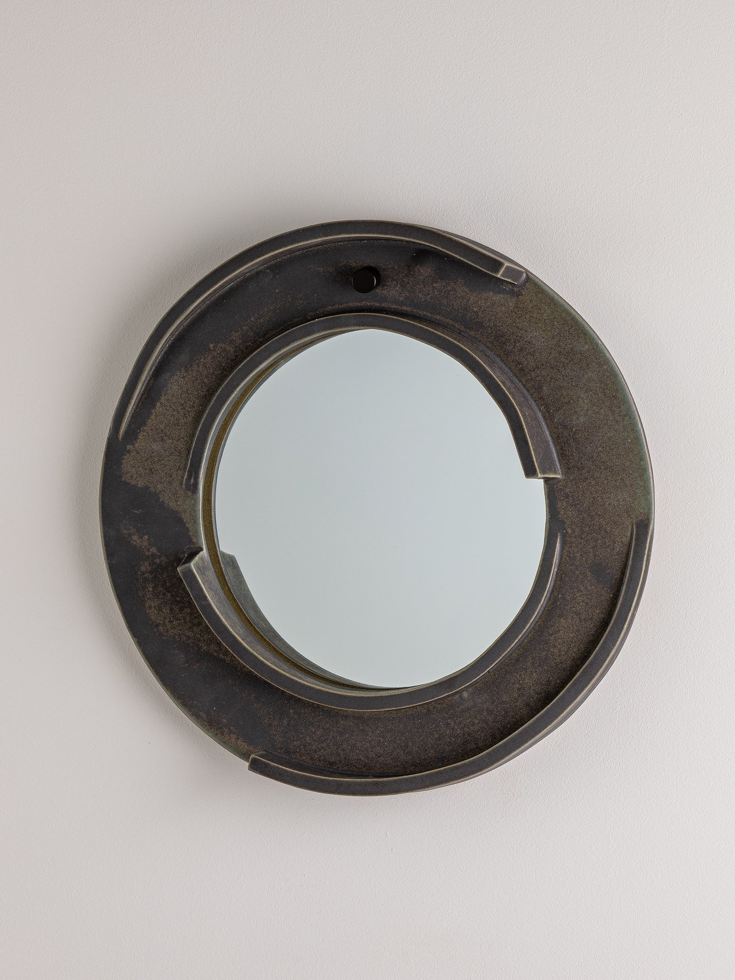 Torin Mirror, Round